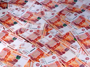 Ticaret ekonomisinin bir parçası olarak Rus rublesi, beş bininci kağıt yığını.