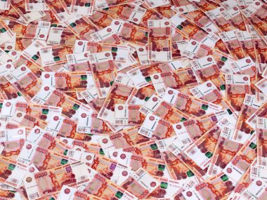 Ticaret ekonomisinin bir parçası olarak Rus rublesi, beş bininci kağıt yığını.
