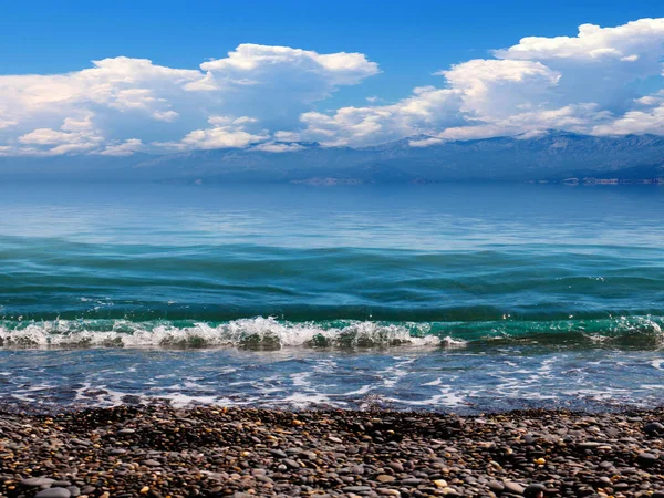 Pantai Laut Yang Indah Bawah Langit Cerah Berawan Sebagai Tempat — Stok Foto