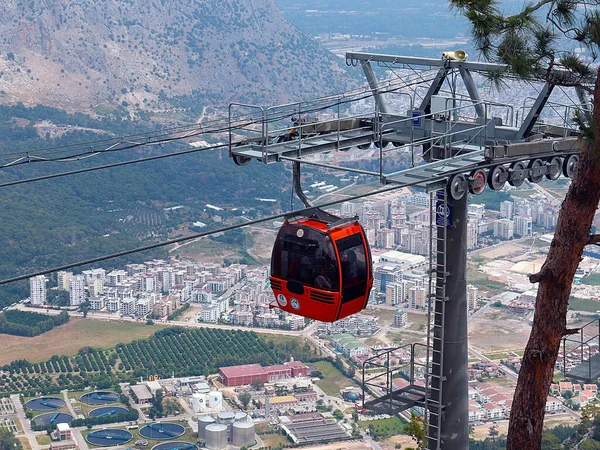 Antalya Türkiye 'de Tunektepe' ye teleferiğin unsurları
