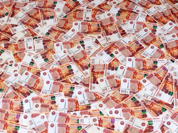 Ticaret ekonomisinin bir parçası olarak Rus rublesi, beş bininci kağıt yığını.