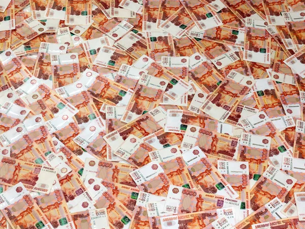 Ticaret ekonomisinin bir parçası olarak Rus rublesi, beş bininci kağıt yığını.