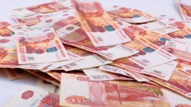 Sosyal yardım unsuru olarak pembe arka planda beş bininci fatura düşüyor.