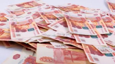 Sosyal yardım unsuru olarak pembe arka planda beş bininci fatura düşüyor.