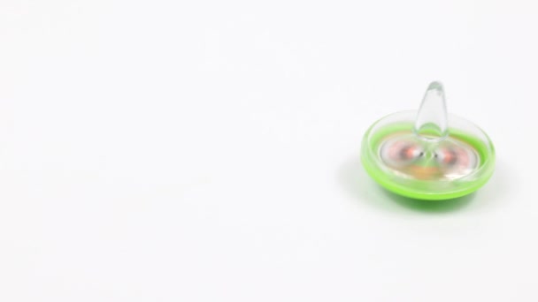 ジャイロスコープの要素としてのプラスチック製のおもちゃの旋回 — ストック動画
