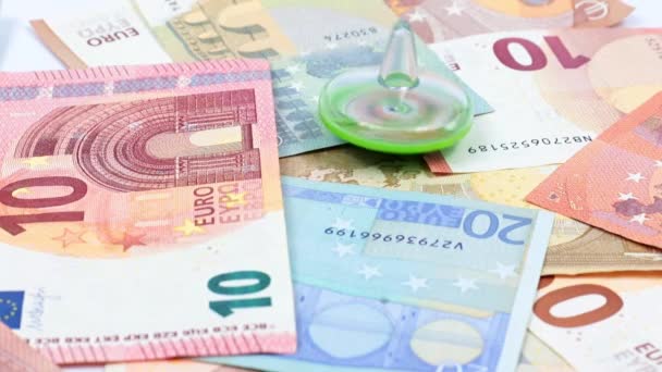 Крутящийся Верх Куче Банкнот Евро Иллюстрация Баланса Европейского Союза — стоковое видео