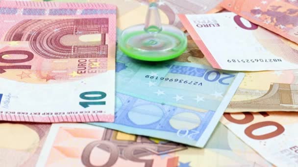 Toupie Sur Tas Billets Euros Pour Illustrer Équilibre Union Européenne — Video