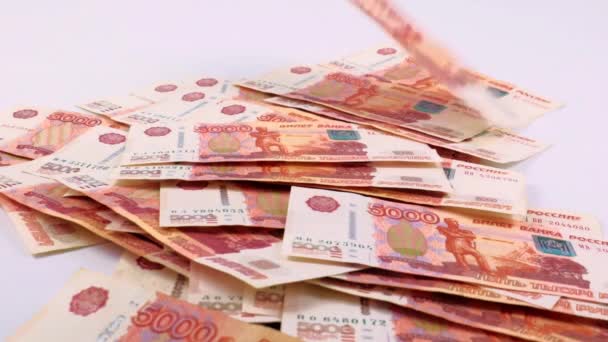 Spadek Pięciotysięcznych Banknotów Różowym Tle Jako Element Dobrobytu — Wideo stockowe