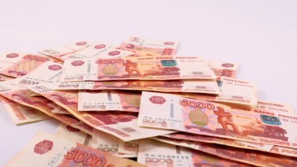 Spadek Pięciotysięcznych Banknotów Różowym Tle Jako Element Dobrobytu — Wideo stockowe