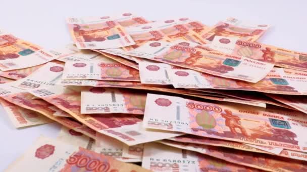 Spadek Pięciotysięcznych Banknotów Różowym Tle Jako Element Dobrobytu — Wideo stockowe