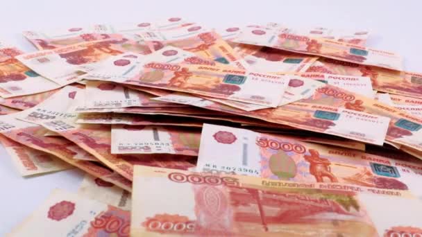 Spadek Pięciotysięcznych Banknotów Różowym Tle Jako Element Dobrobytu — Wideo stockowe