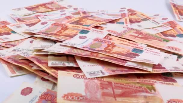 Spadek Pięciotysięcznych Banknotów Różowym Tle Jako Element Dobrobytu — Wideo stockowe