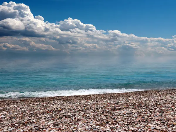 Strand Meer Unter Einem Schönen Sonnigen Himmel — Stockfoto