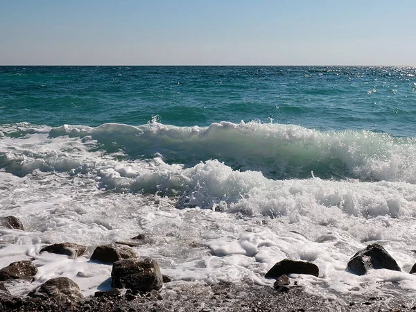 Ondas Água Mar Praia Seixos Rochosos — Fotografia de Stock