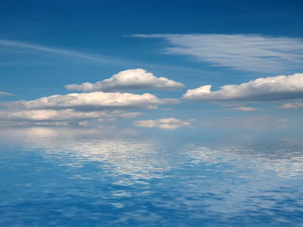 Reflejo Del Cielo Soleado Nublado Calma Superficie Del Mar — Foto de Stock