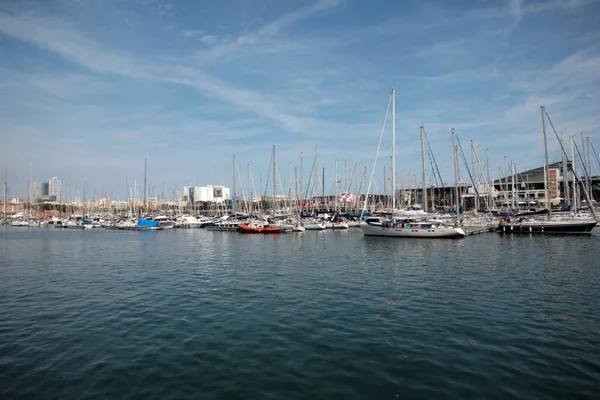 Bellos Yates Mar Gráciles Pie Puerto Barcelona España — Foto de Stock