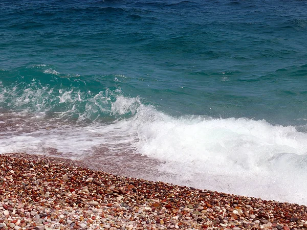 Belle Onde Del Mare Spiaggia Ghiaia — Foto Stock