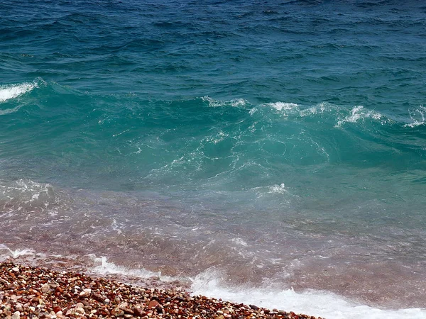 Belle Onde Del Mare Spiaggia Ghiaia — Foto Stock