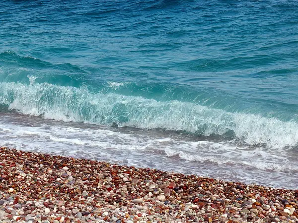 Ondas Mar Praia Seixos Como Lugar Recreação Ativa — Fotografia de Stock