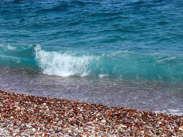Ondas Mar Praia Seixos Como Lugar Recreação Ativa — Fotografia de Stock