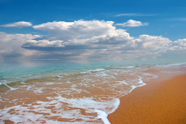 Enchanting Sea Beach Clean Sand Transparent Waves — Stock fotografie