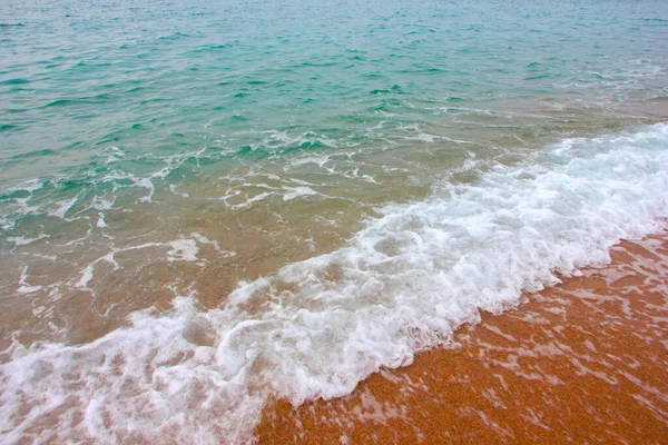 Ondas Marinhas Claras Praia Arenosa — Fotografia de Stock