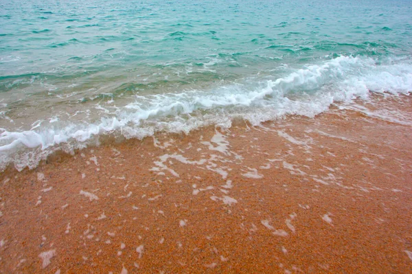 Прозрачные Морские Волны Песчаный Пляж — стоковое фото