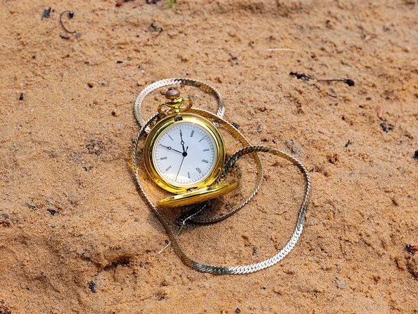 Vintage Antike Taschenchronometer Liegen Sand — Stockfoto