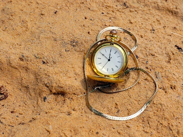 Vintage Antieke Zakchronometer Liggen Het Zand — Stockfoto