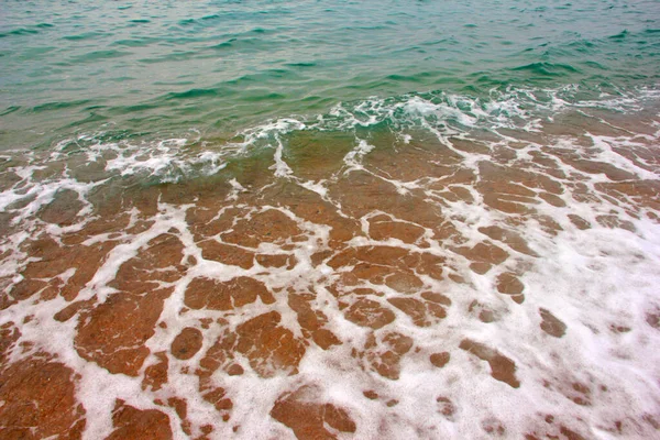 Foam Air Bubbles Surface Sea Wave Sandy Shore Beach — Stock Photo, Image