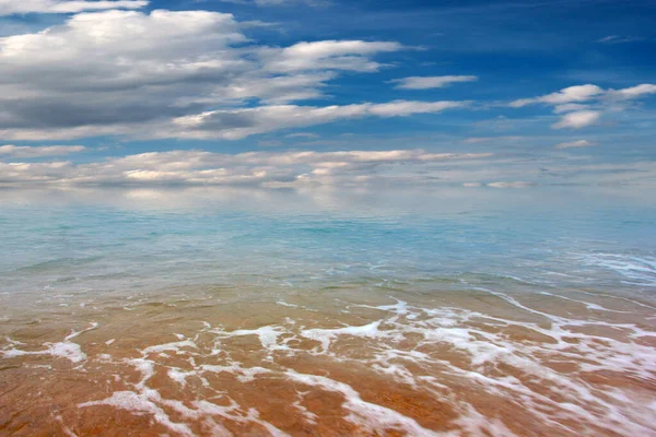 Piękne Morze Plaża Zachmurzone Niebo Jako Miejsce Działań Świeżym Powietrzu — Zdjęcie stockowe