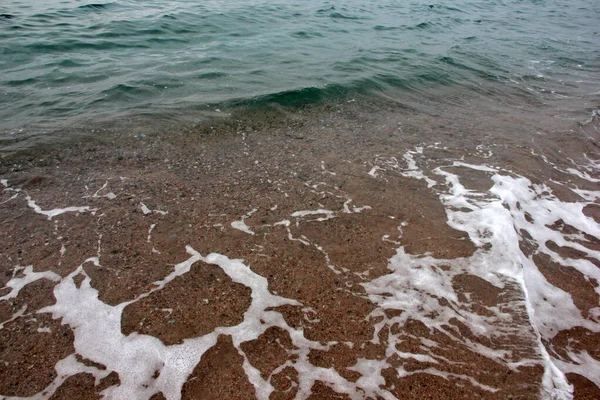 Mooi Zandstrand Heldere Zee Golven — Stockfoto