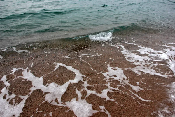 Όμορφη Αμμώδης Παραλία Και Καθαρά Κύματα — Φωτογραφία Αρχείου