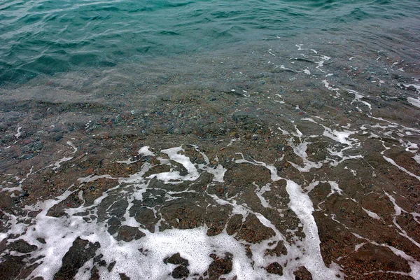 Прозрачные Морские Волны Солнечный Песчаный Пляж Место Активного Отдыха — стоковое фото