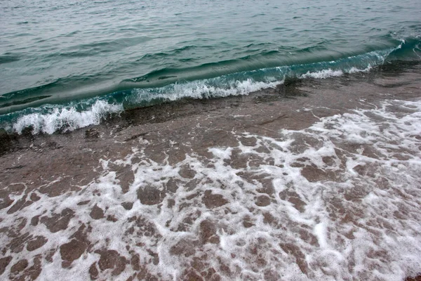 Heldere Zee Golven Een Zonnig Zandstrand Als Een Plaats Van — Stockfoto