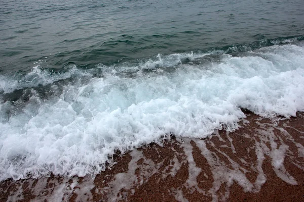 Čisté Mořské Vlny Slunná Písečná Pláž Jako Místo Aktivní Rekreace — Stock fotografie