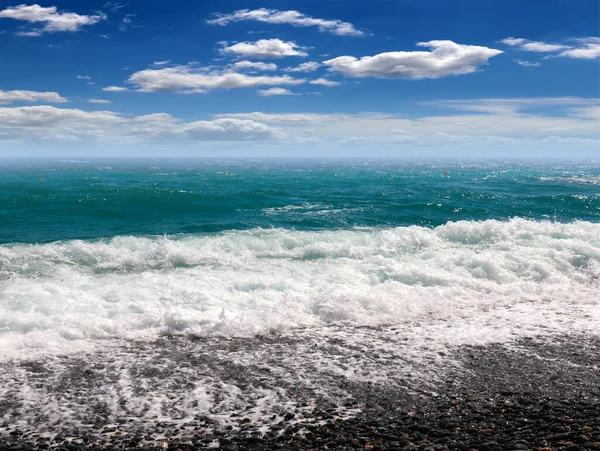 地中海沿岸美丽的海滨 — 图库照片