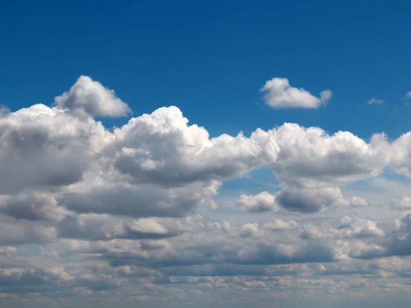 하늘의 일부로 아름다운 구름낀 — 스톡 사진