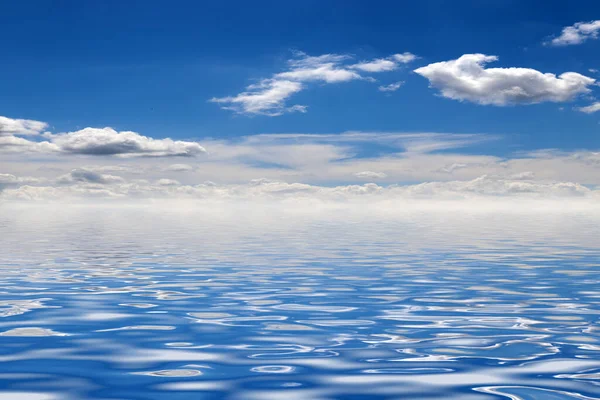 Beautiful Cloudy Sky Reflected Calm Sea Surface — Stock Photo, Image