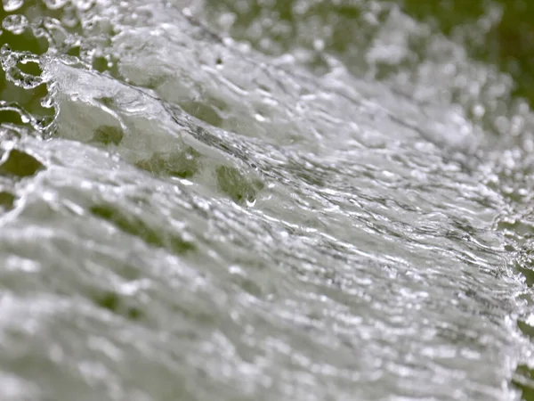 Droppar Och Vattenpartiklar Ett Våldsamt Flöde Vätska — Stockfoto