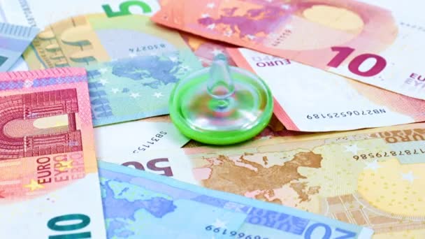 Rotace Plastového Víření Papírových Bankovkách Evropská Eura Jako Symbol Rovnováhy — Stock video