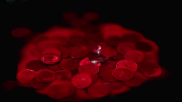 Uma Gota Sangue Cai Sobre Superfície Líquido Que Uma Pilha — Vídeo de Stock