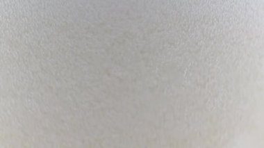 Hafif biranın yüzeyindeki köpüklerde hava kabarcıkları