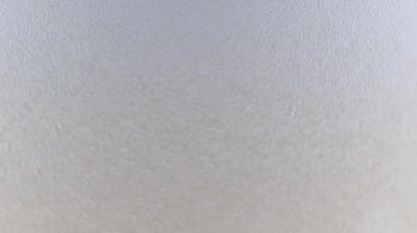 Hafif biranın yüzeyindeki köpüklerde hava kabarcıkları