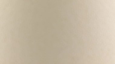 Hafif biranın yüzeyindeki köpüklerde hava kabarcıkları