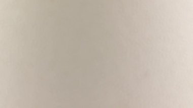 Hafif biranın yüzeyindeki köpüklerde hava kabarcıkları