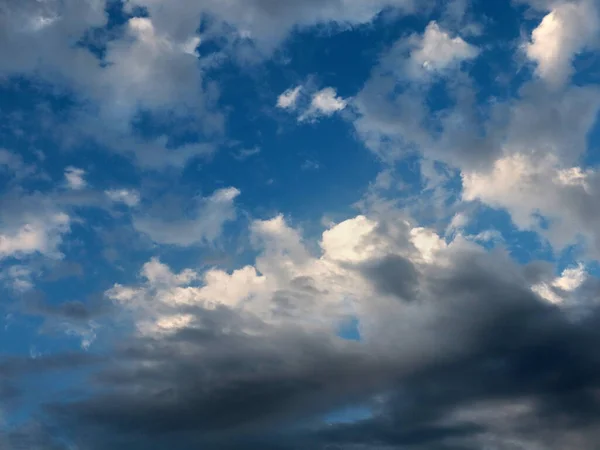 Mooie Wolken Aan Avondhemel — Stockfoto