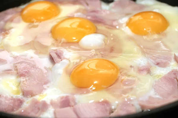 Scrambled eggs and sausage — Stock Photo, Image