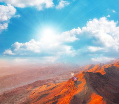 dağlar ve gökyüzü