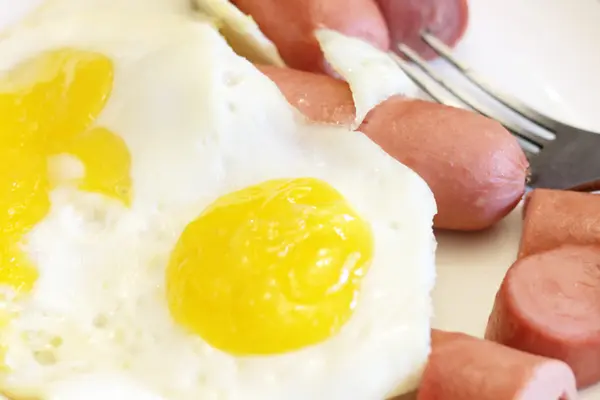 Scrambled eggs and sausage — Stock Photo, Image